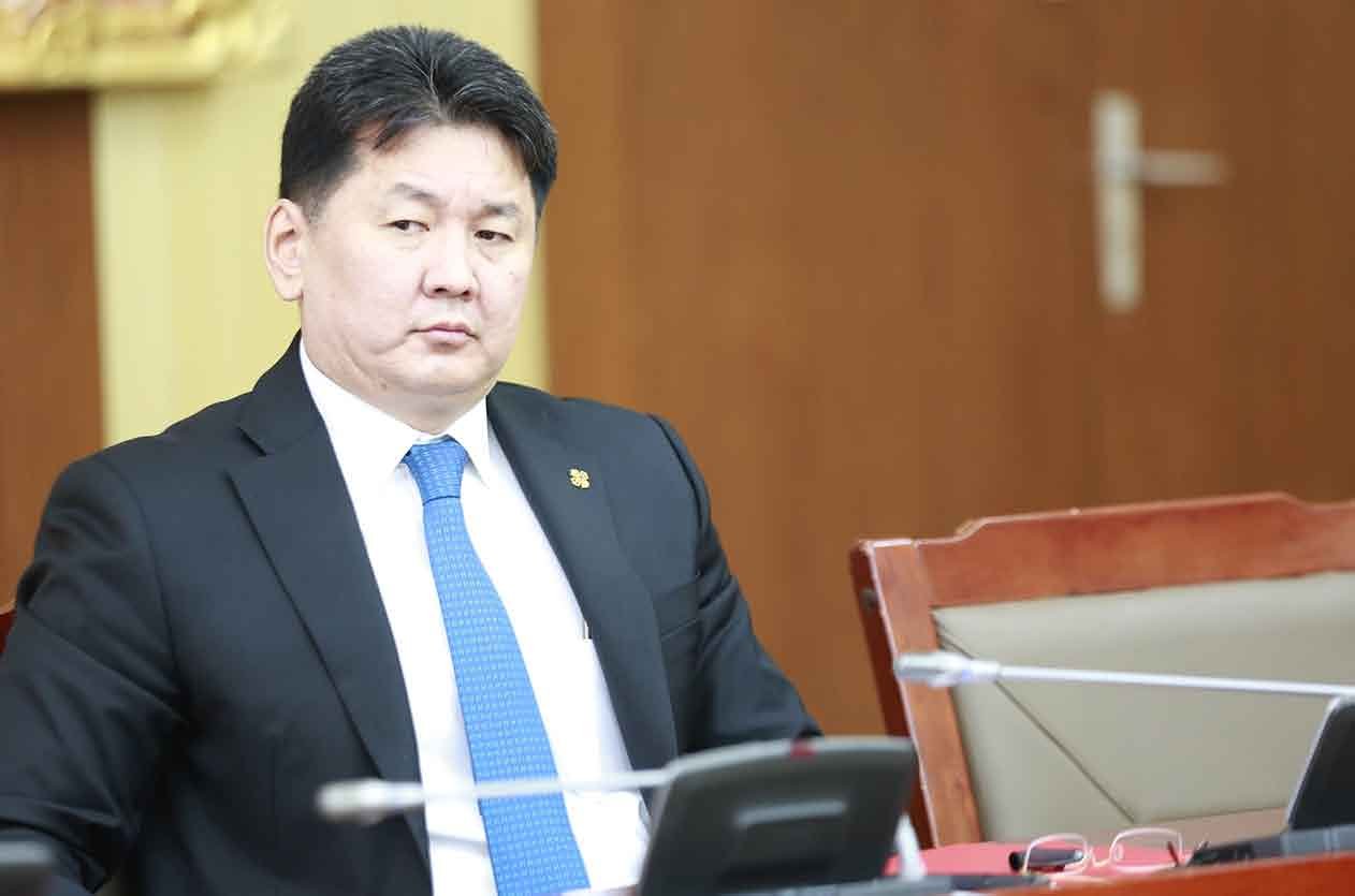 У.Хүрэлсүхийн поп шийдвэрүүд засгийн газар, намынхаа нэрийг шороотой хутгачихлаа