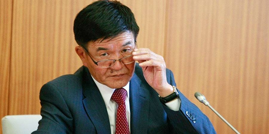 Саарал жагсаалтын “хаалгач” нь сайд Ц.Нямдорж байжээ