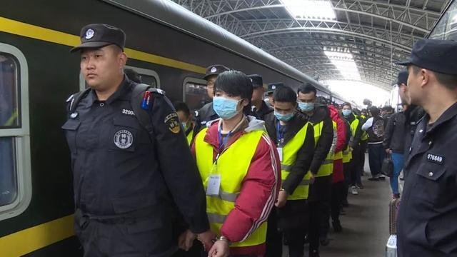 Сүлжээний залилангийн хэрэгт холбогдсон 759 сэжигтнийг хятадын тал хүлээн авч, шалгаж эхэлжээ