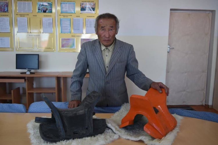Гялгар уутаар эмээл, зам, хашаа бүтээсэн буурай