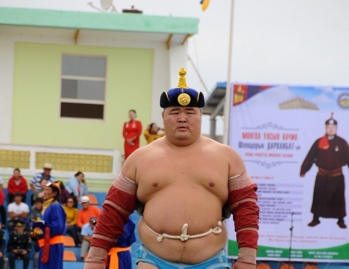 Олон түмэн хүсэн хүлээсээр байна