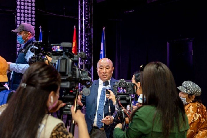 Баабарын магтаалтай “тэрсэлдэх” өөр өнцөг